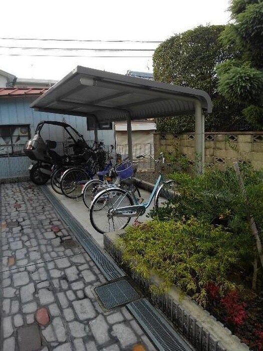 物件外観写真2　(駐輪場)
