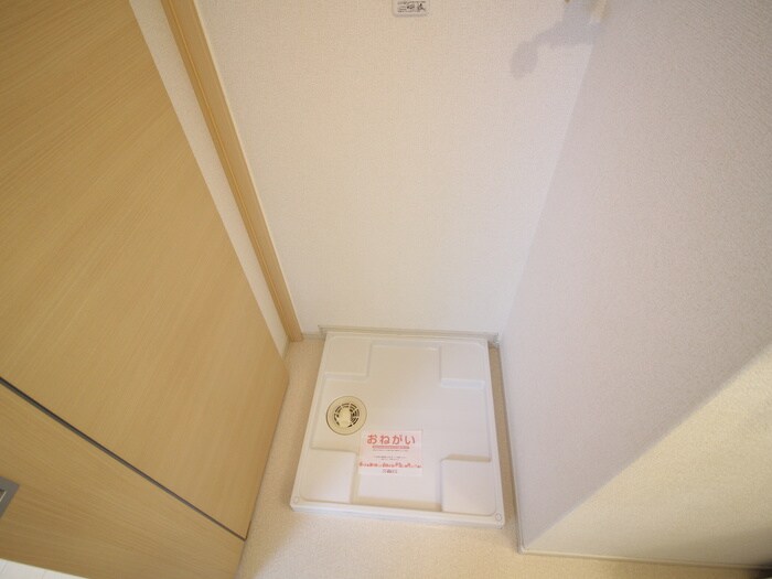 物件内観写真9　(洗濯機置場)