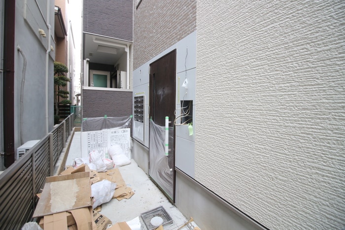 物件外観写真4　(エントランス部分)