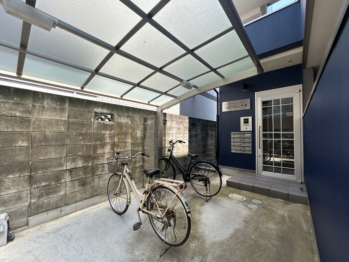 物件外観写真5　(駐輪場)