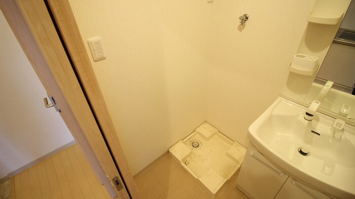 物件内観写真14　(洗濯機置場)