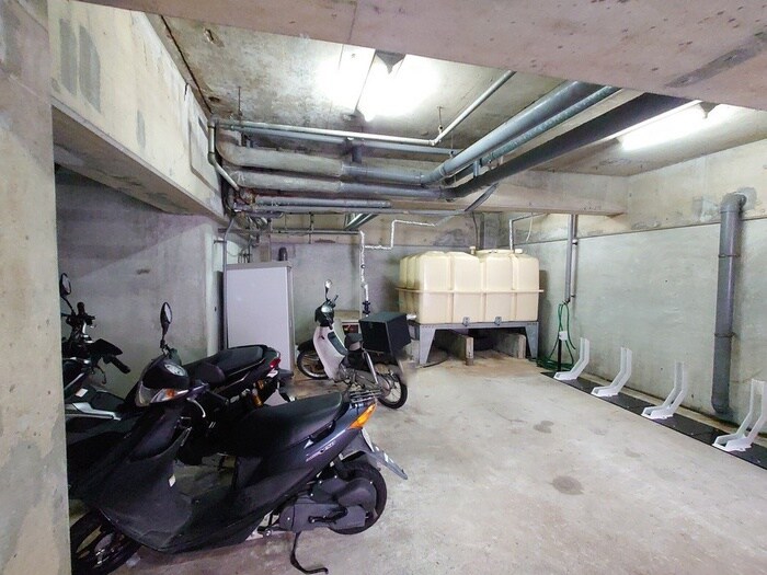 物件外観写真4　(駐輪場)