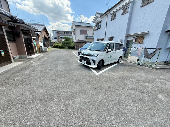 物件外観写真4　(駐車場)