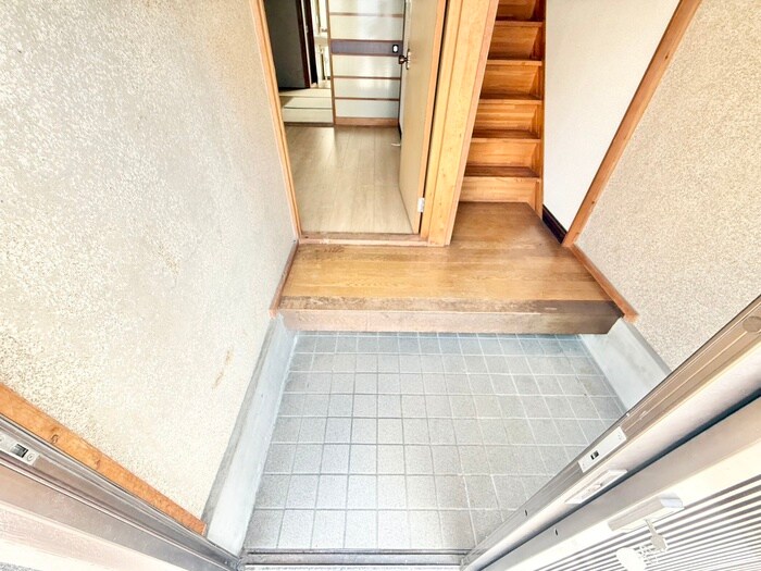物件内観写真16　(玄関)