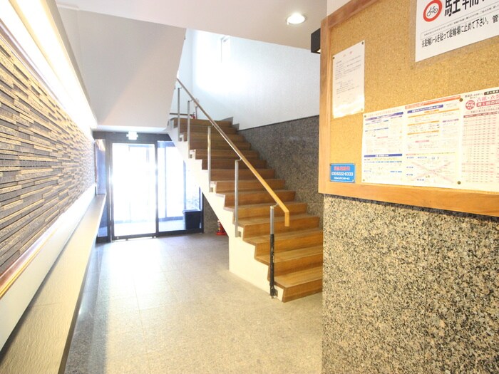 物件外観写真2　(エントランス部分)