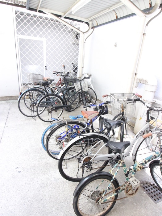 物件外観写真4　(駐輪場)