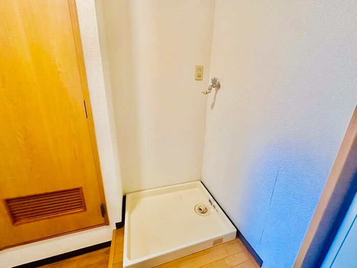 物件内観写真14　(洗濯機置場)