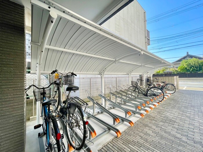 物件外観写真4　(駐輪場)
