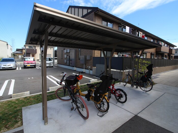 物件外観写真4　(駐輪場)