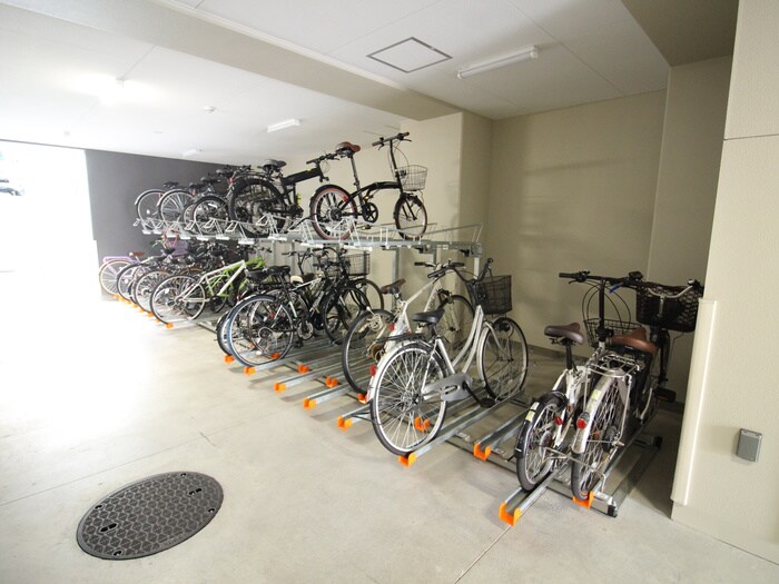 物件外観写真5　(駐輪場)