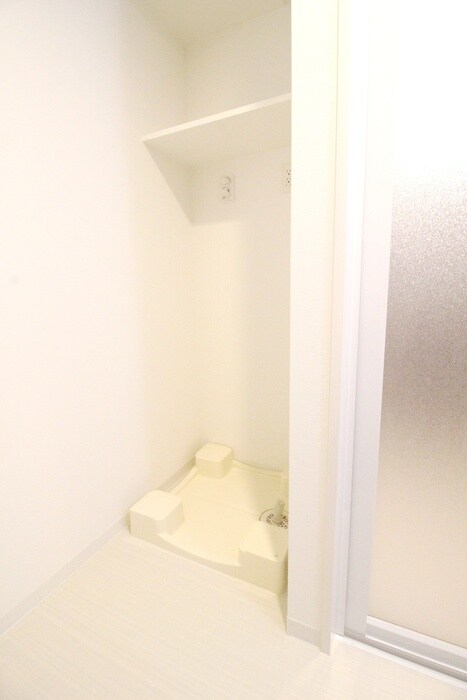 物件内観写真10　(洗濯機置場)