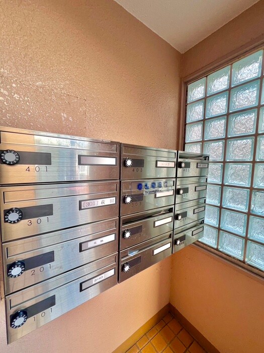 物件外観写真5　(エントランス部分)