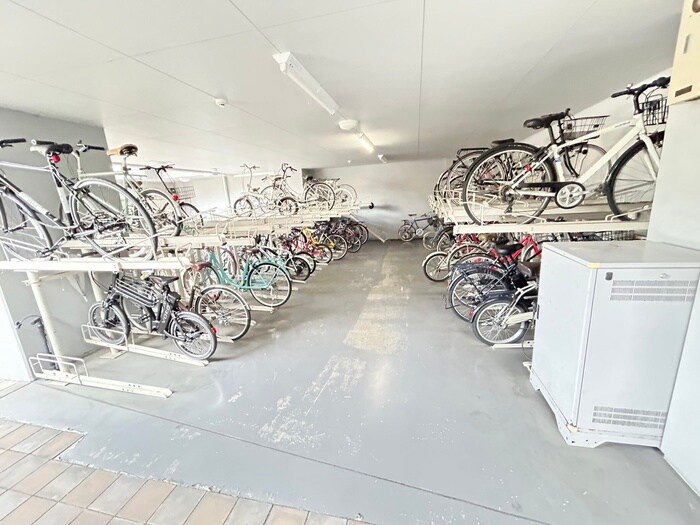 物件外観写真6　(駐輪場)