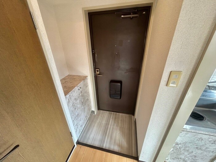 JMRレジデンス新大阪の玄関