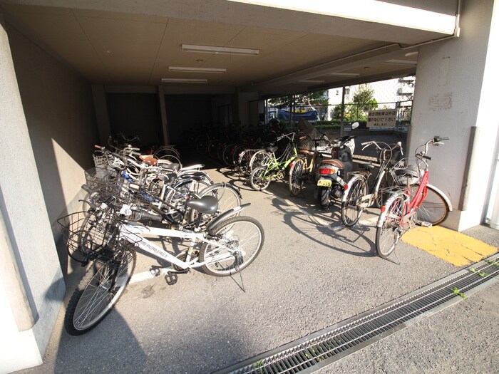 物件外観写真4　(駐輪場)