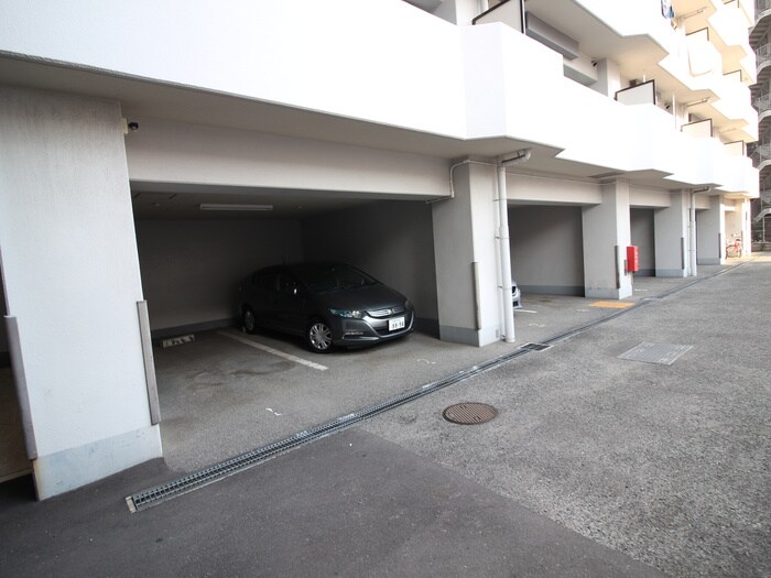 物件外観写真5　(駐車場)