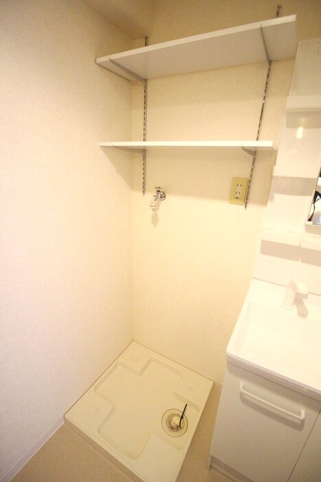 物件内観写真10　(洗濯機置場)