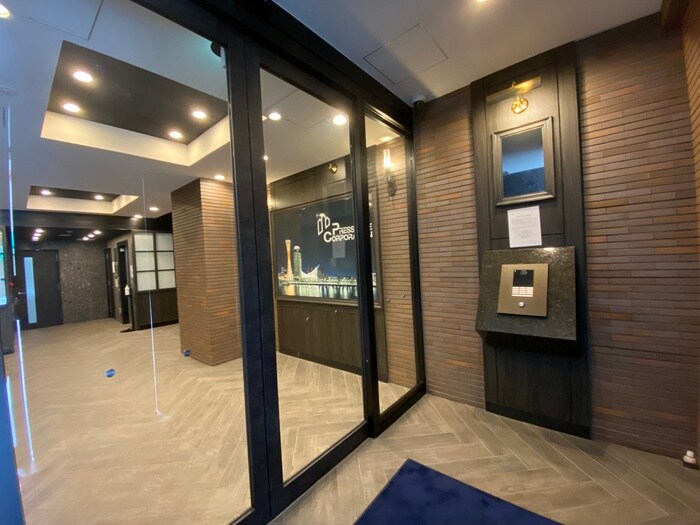 物件外観写真2　(エントランス部分)