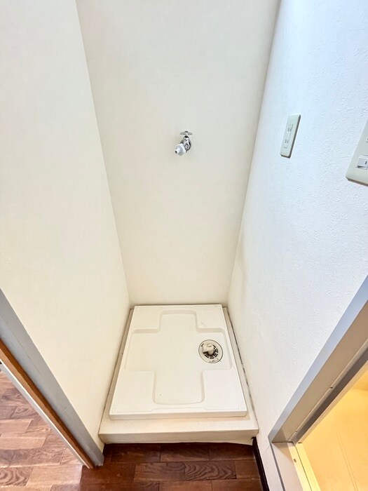 物件内観写真14　(洗濯機置場)