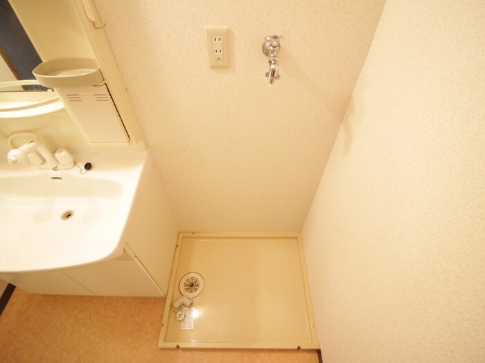 物件内観写真18　(洗濯機置場)