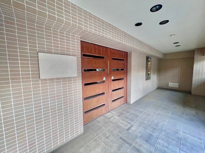 物件外観写真3　(エントランス部分)