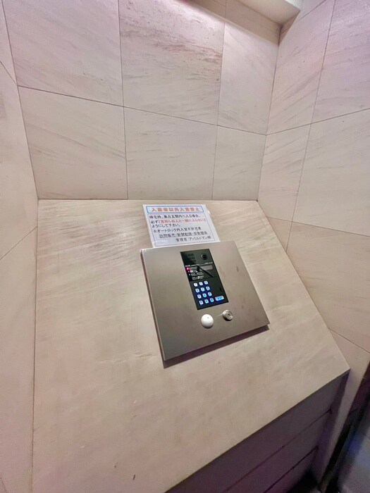 物件外観写真4　(エントランス部分)