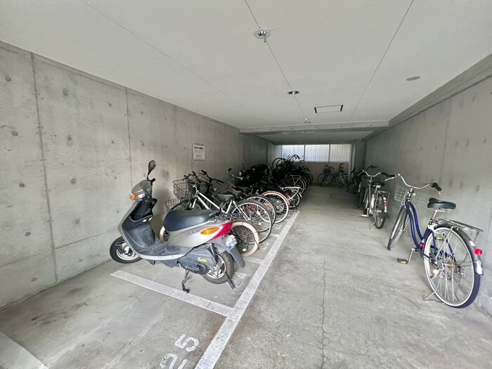 物件外観写真6　(駐輪場)