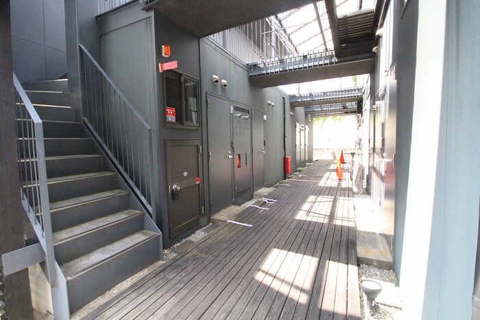 物件外観写真5　(エントランス部分)