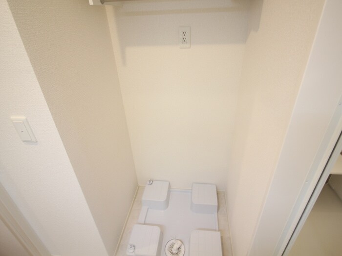 物件内観写真15　(洗濯機置場)
