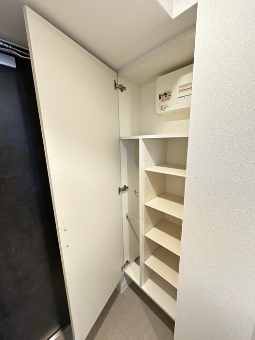 物件内観写真8　(靴箱)