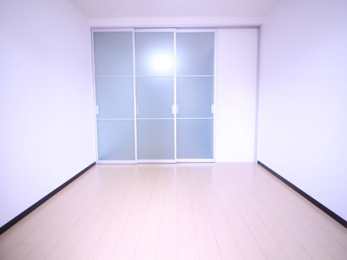 物件内観写真4　(居室)