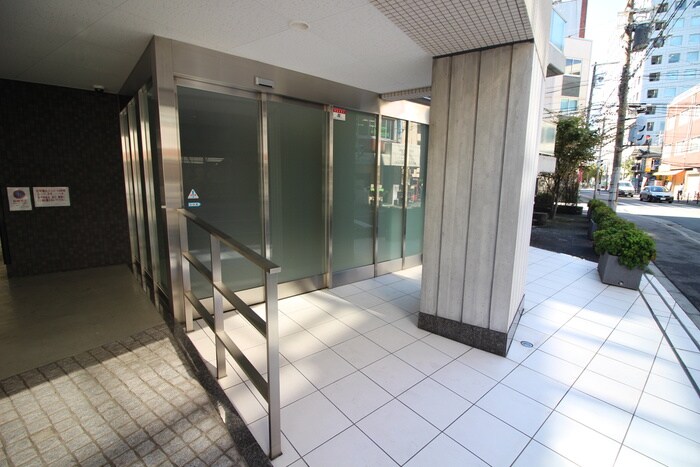 物件外観写真3　(エントランス部分)