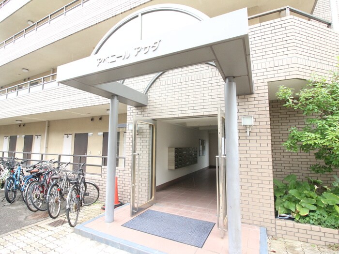 物件外観写真2　(エントランス部分)