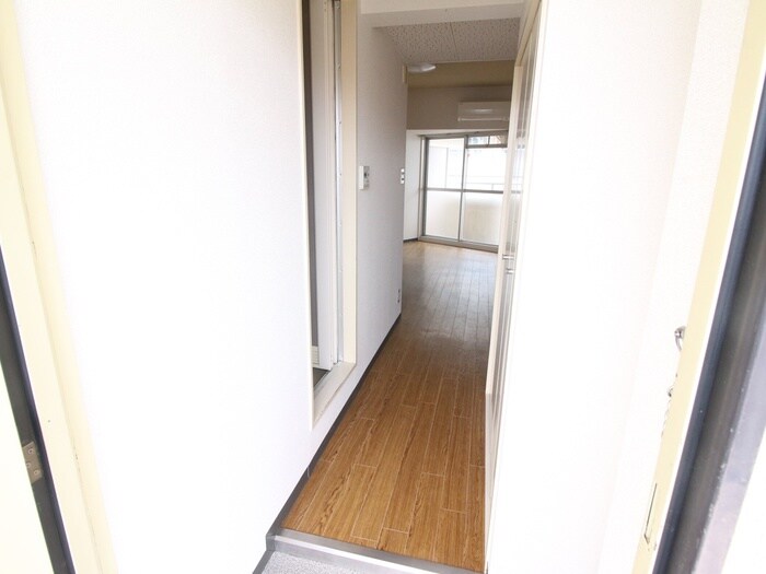 物件内観写真14　(玄関)