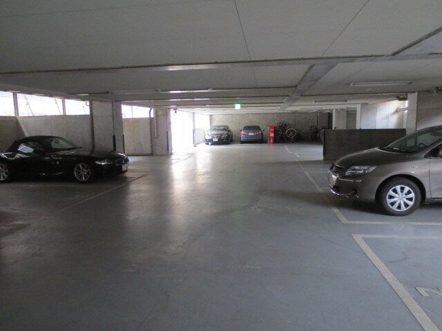 物件外観写真3　(駐車場)