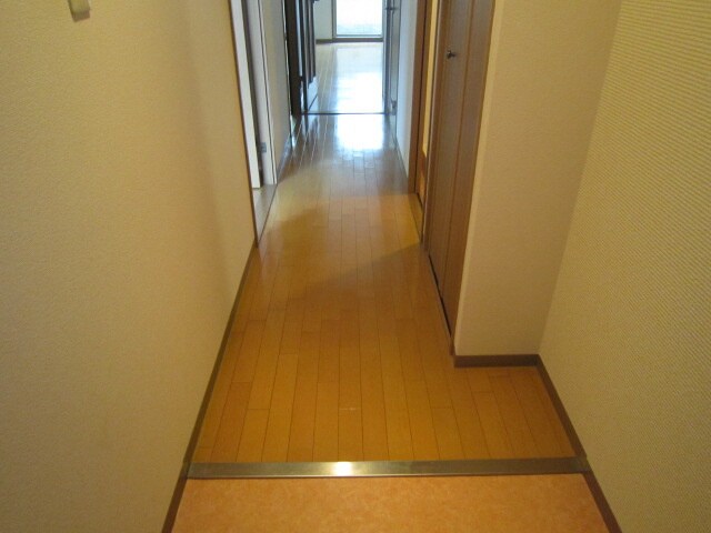 物件内観写真12　(廊下)