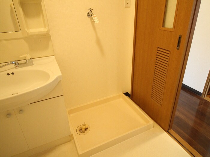 物件内観写真15　(洗濯機置場)