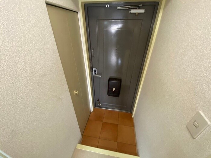 物件内観写真10　(玄関)