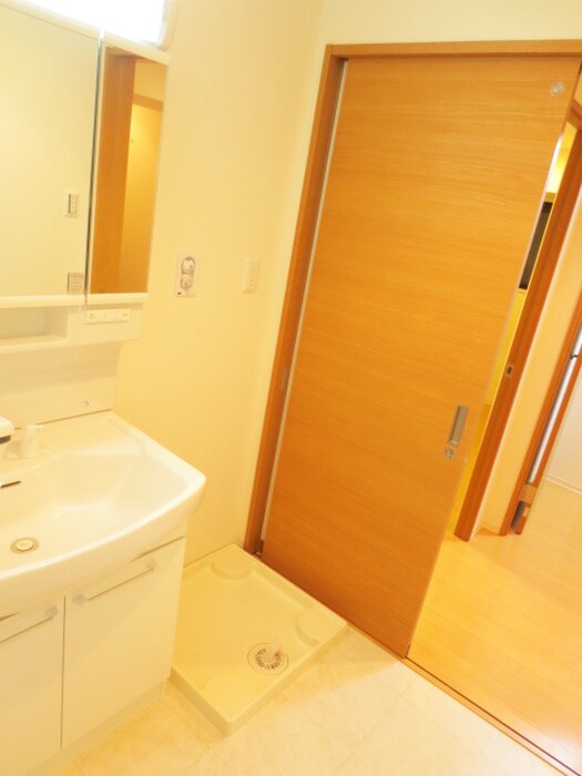 物件内観写真13　(洗濯機置場)