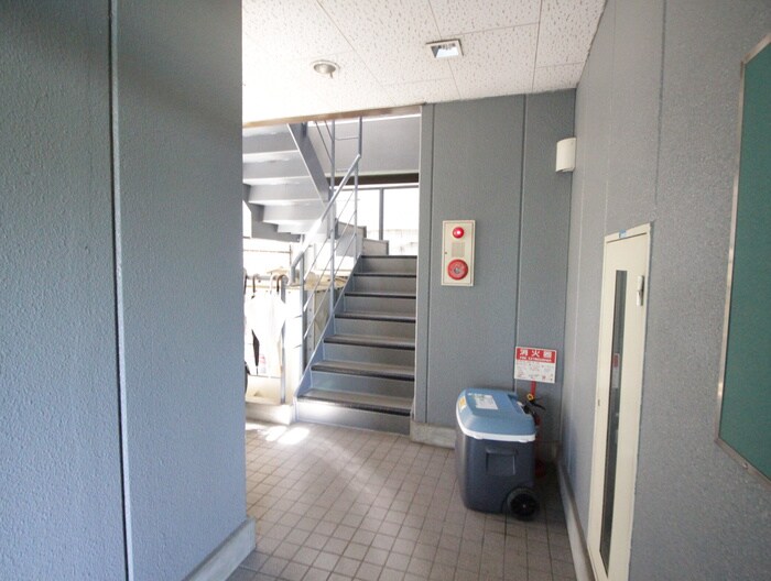 物件外観写真4　(エントランス部分)