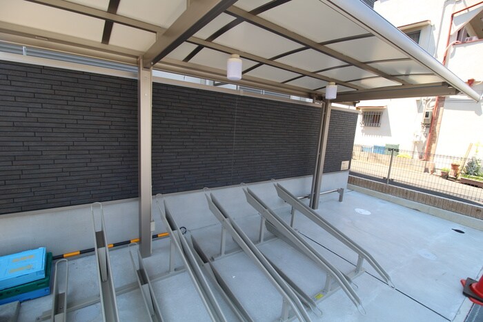 物件外観写真4　(駐輪場)