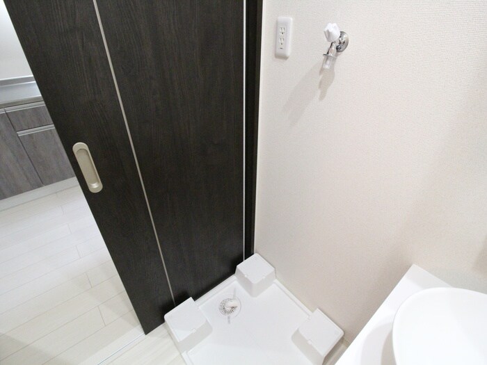 物件内観写真10　(洗濯機置場)