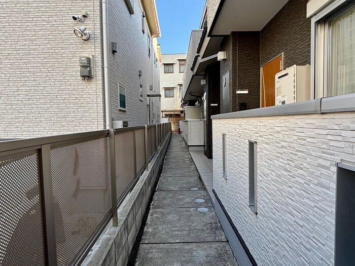 物件外観写真6　(エントランス部分)