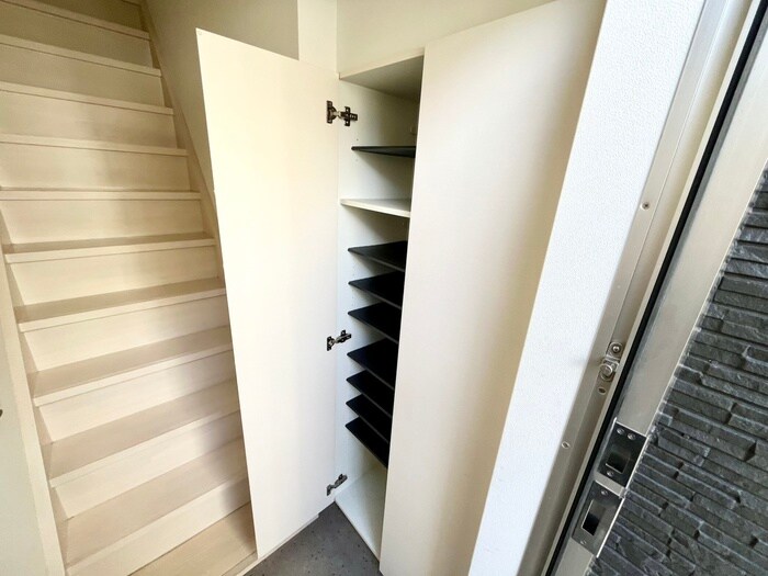 物件内観写真16　(靴箱)