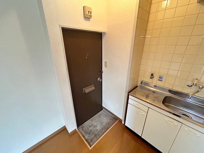 物件内観写真16　(玄関)