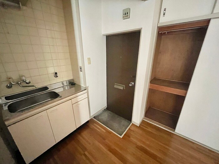 物件内観写真16　(玄関)