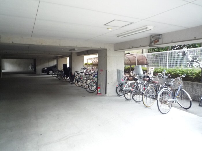 物件外観写真4　(駐車場)