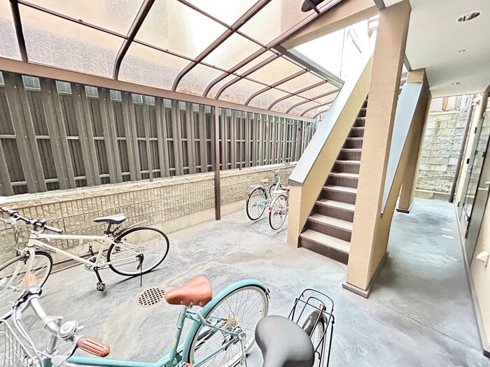 物件外観写真3　(駐輪場)