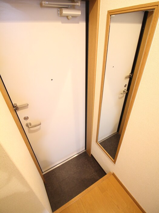 物件内観写真13　(玄関)