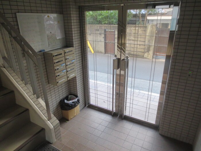 物件外観写真3　(エントランス部分)
